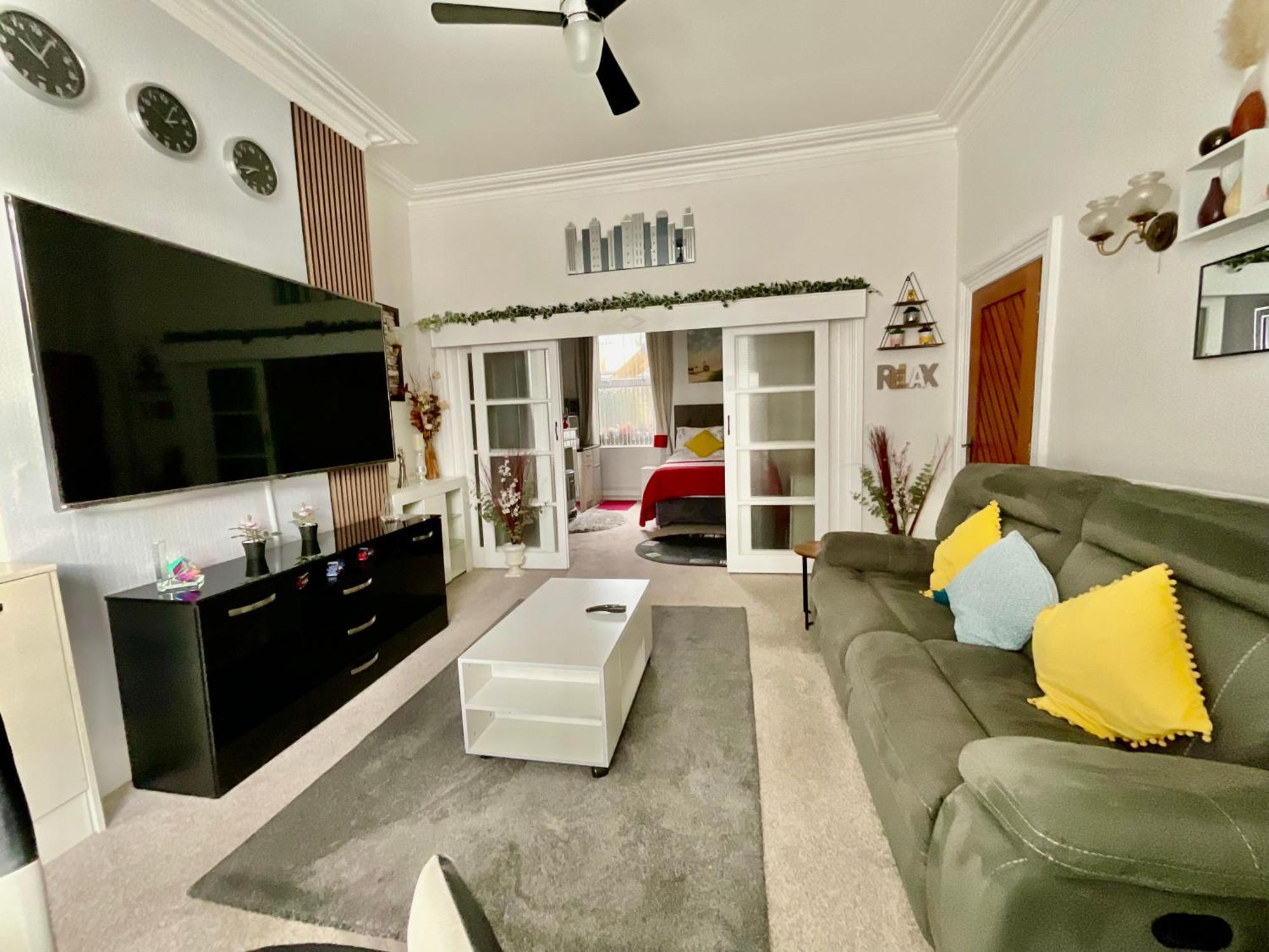 Victoria House - Self Catering Quiet Guesthouse - Adult Singles And Couples Only Blackpool Exterior foto