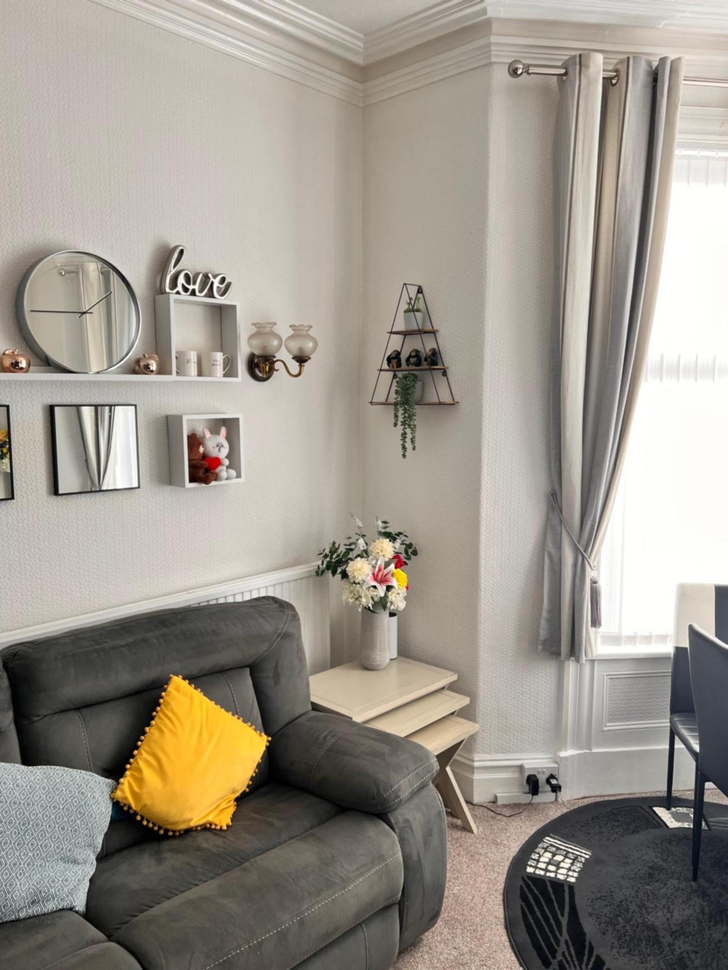 Victoria House - Self Catering Quiet Guesthouse - Adult Singles And Couples Only Blackpool Exterior foto