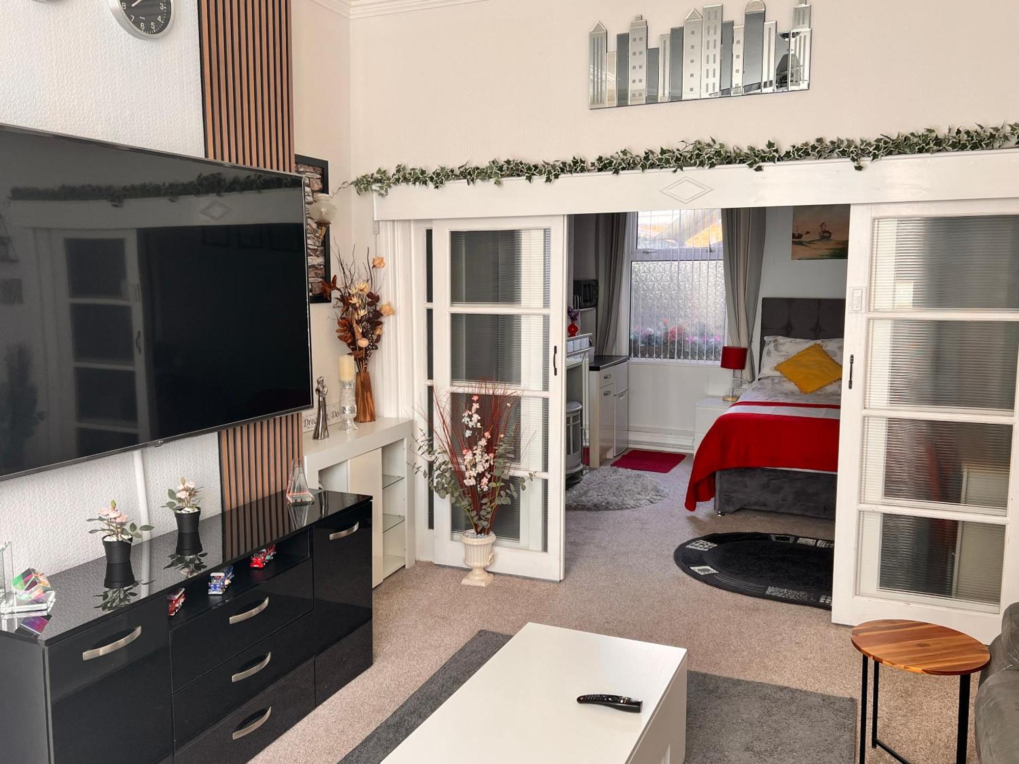 Victoria House - Self Catering Quiet Guesthouse - Adult Singles And Couples Only Blackpool Exterior foto