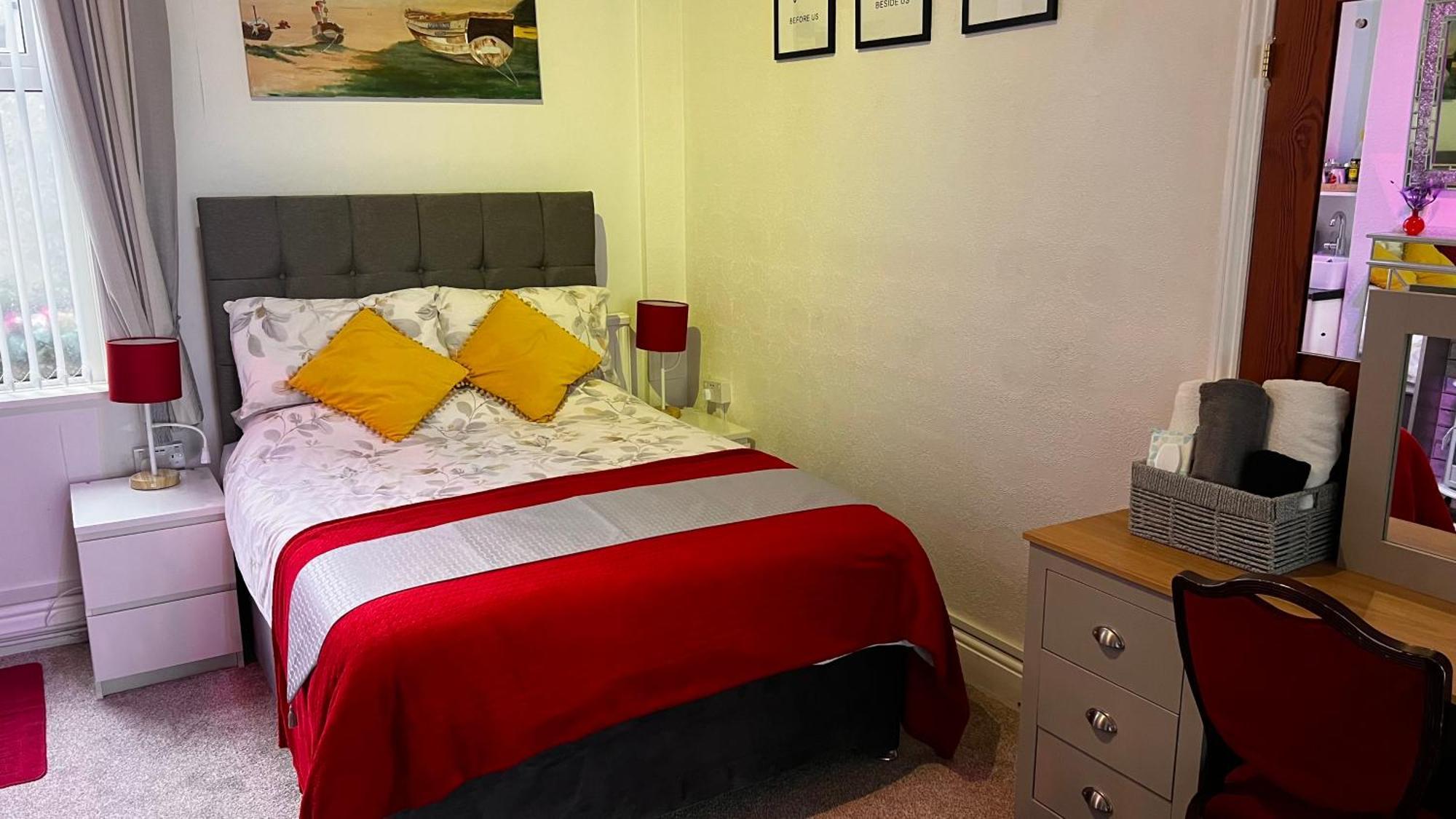 Victoria House - Self Catering Quiet Guesthouse - Adult Singles And Couples Only Blackpool Exterior foto