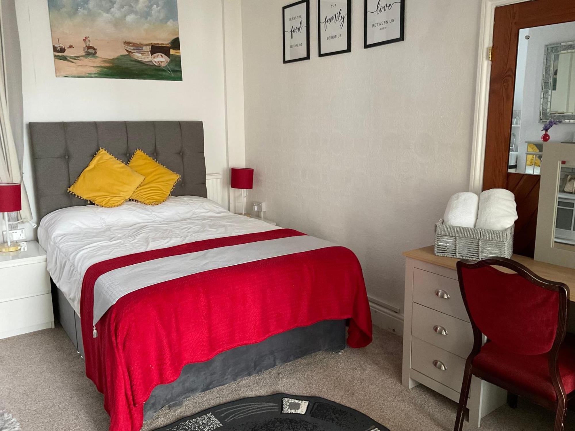 Victoria House - Self Catering Quiet Guesthouse - Adult Singles And Couples Only Blackpool Exterior foto
