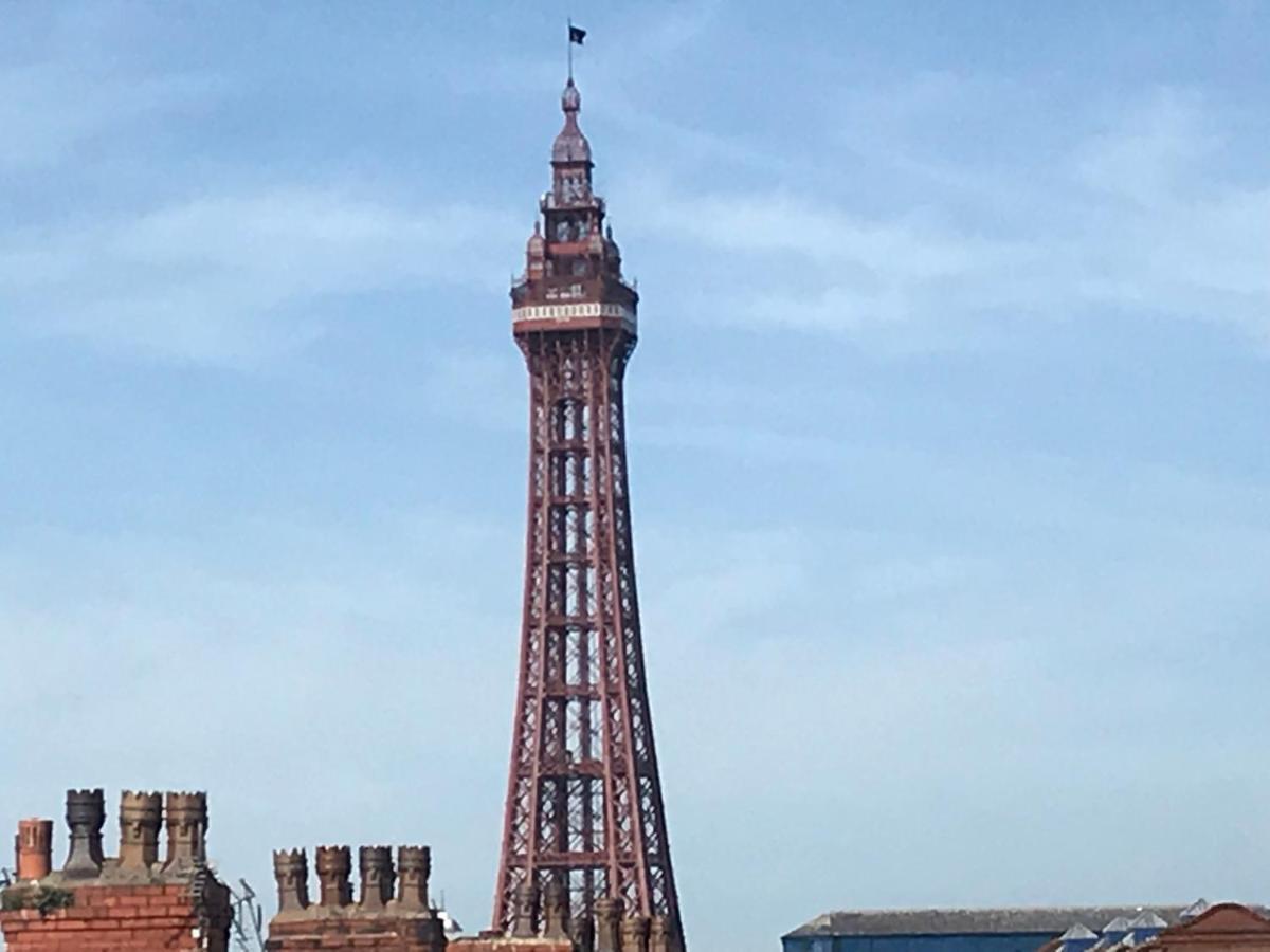 Victoria House - Self Catering Quiet Guesthouse - Adult Singles And Couples Only Blackpool Exterior foto